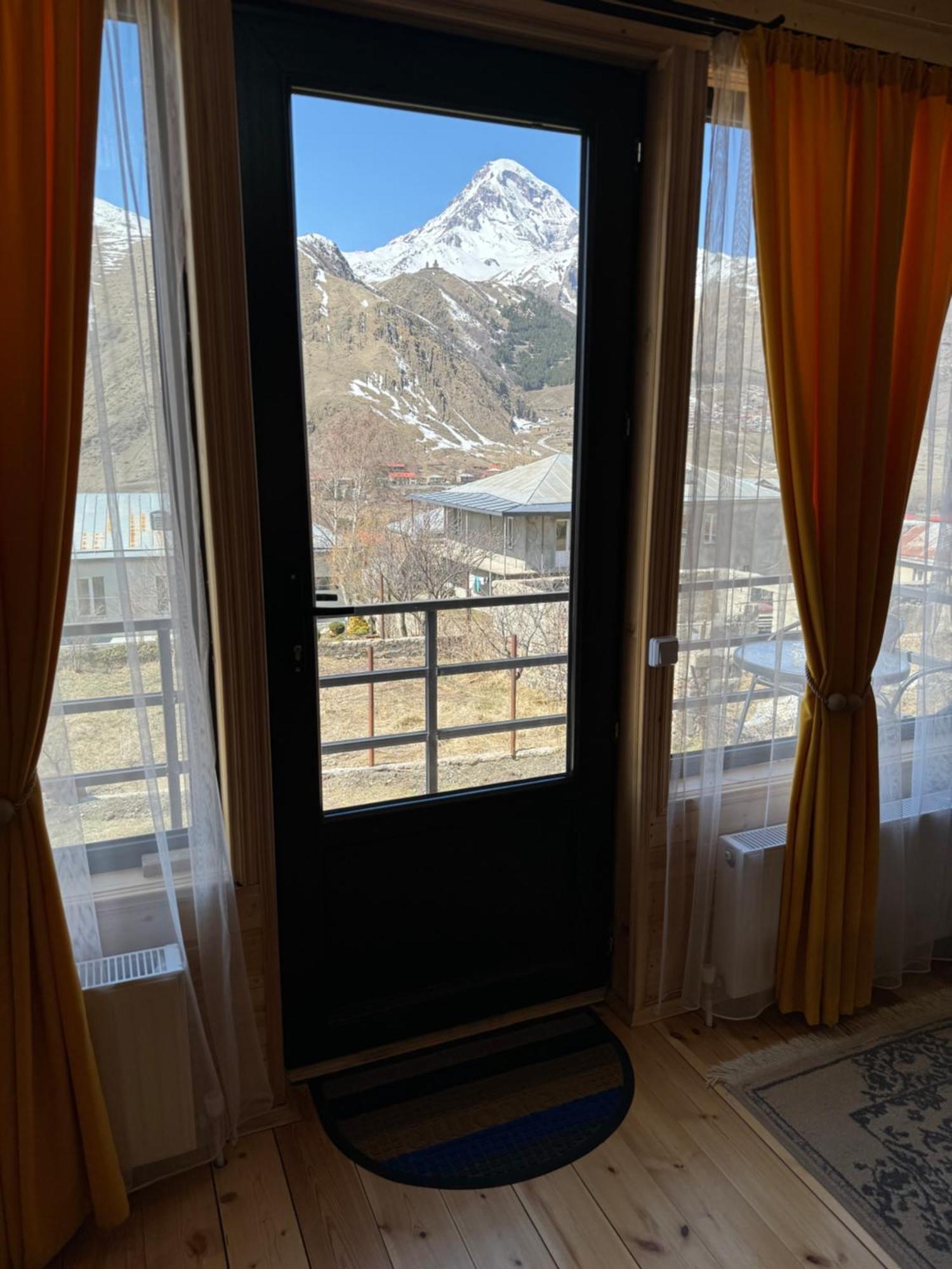Qusha Cottage Kazbegi Extérieur photo